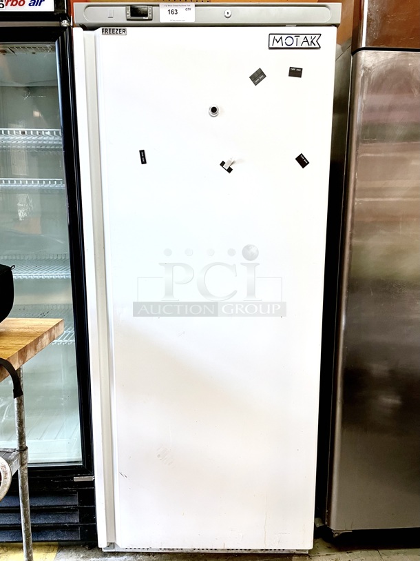 FROST EXCELLENCE! MoTak MSD-1DF-EC-HC 30" One Section Reach In Freezer, (1) Solid Door, R290 Hydrocarbon 115v. 
30.59 in. W x 28.74 in. D x 78 in. H
7 A, 2⁄3 HP
115 V/60 Hz/1 ph, 8.2-ft. cord with NEMA 5-15P plug - Image 4 of 4