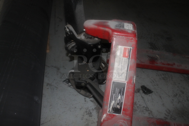 Dayton 4YX97 Red Metal Commercial 5,500 Pound Capacity Pallet Truck Pallet Jack. - Image 4 of 6