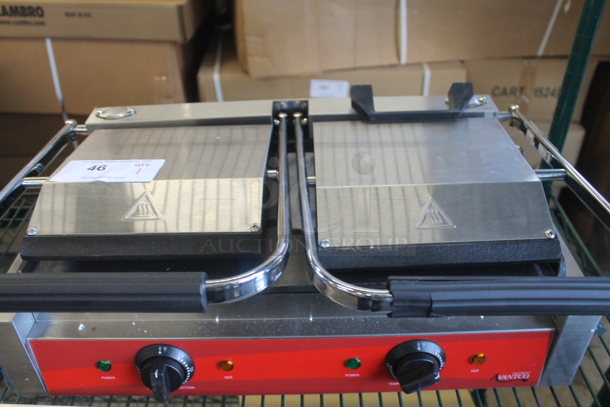 BRAND NEW SCRATCH AND DENT! Avantco 177P85S Commercial Stainless Steel Electric Countertop Double Flat Panini Maker. 120V. Tested And Working! - Image 3 of 8