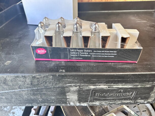 New! Tablecraft 83S&P 1 Ounce 4.38 inch x 1.88 inch Clear Glass Eiffel Tower Salt and Pepper Shakers with Nickel Plated Tops NSF  - Image 3 of 4