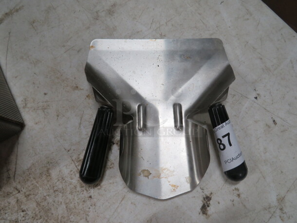 One Fry Scoop. - Image 1 of 1