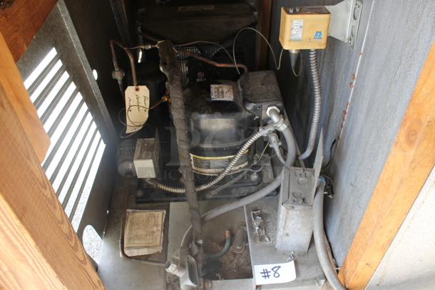 9.5'x7.5'x7.5' Walk In Unit w/ Copeland RS70C1-PRV-101 208/230 Volt, 1 Phase Compressor, Compressor and 2 Evaporator Fans. Does Not Include Contents. BUYER MUST REMOVE: This Item CANNOT Be Transported; Must Pick Up By Appointment Only. Freon Will Be Removed Before Pick Up Day. Tested and Working! (kitchen) - Image 9 of 12