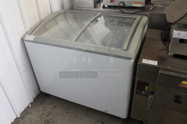 Excellence VB-4HC Metal Commercial Chest Freezer Merchandiser w/ Poly Coated Baskets on Commercial Casters. 115 Volts, 1 Phase. Tested and Working! - Image 1 of 10