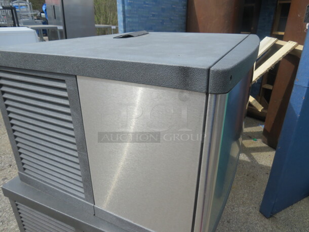 One Manitowic Ice Maker. 115 Volt. Model# QY0285W. 30X25X16 - Image 3 of 4