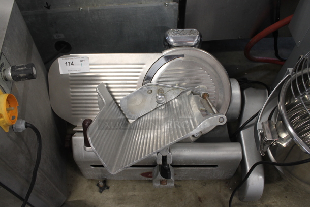 Globe Stainless Steel Commercial Countertop Automatic Meat Slicer w/ Blade Sharpener. 115 Volts, 1 Phase. Tested and Working! - Image 1 of 9