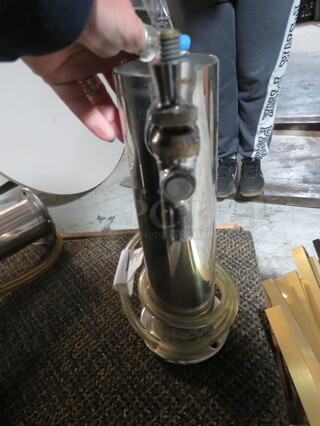 One Stainless Steel Tower With 1 Tap