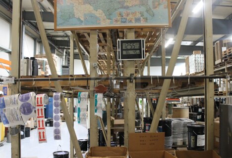 Metal Scale Bar w/ Control Screen. BUYER MUST REMOVE.