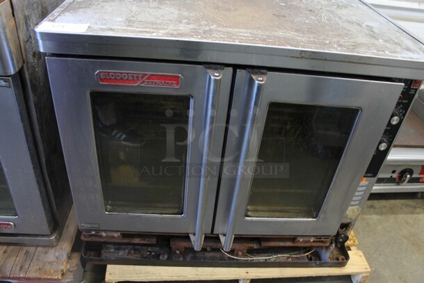Blodgett Zephaire-GL-S Stainless Steel Commercial Natural Gas Powered Full Size Convection Oven w/ View Through Doors, Metal Oven Racks, Thermostatic Controls. Goes GREAT w/ Item 173! 