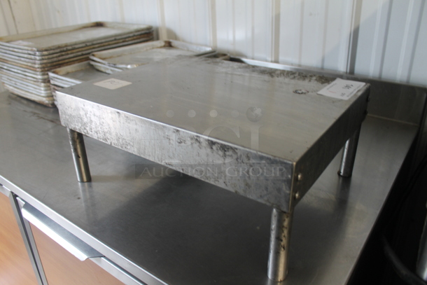 Metal Stand. - Image 3 of 3