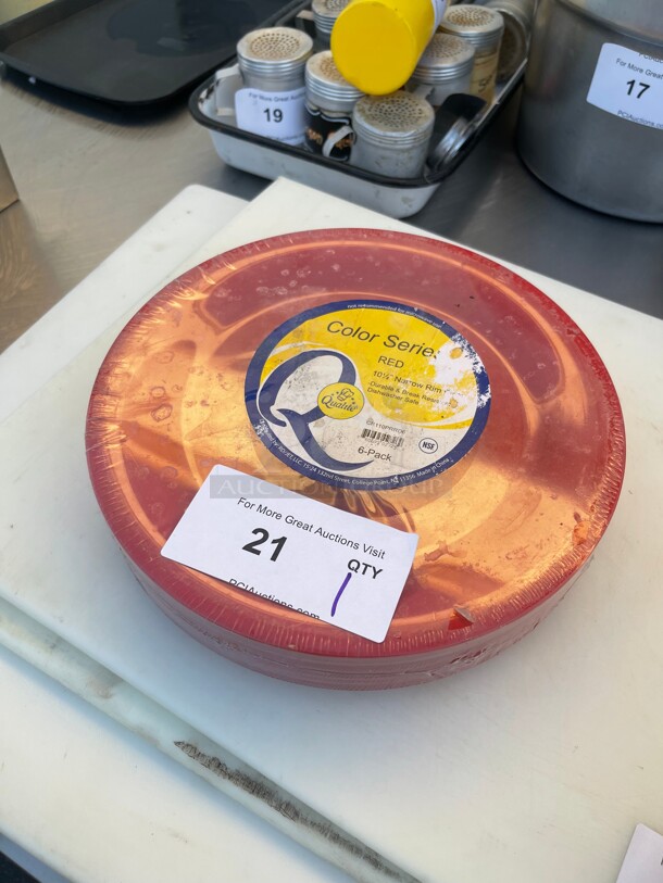 Red 10 1/2 Inch Plates Pack of 6 - Image 1 of 6