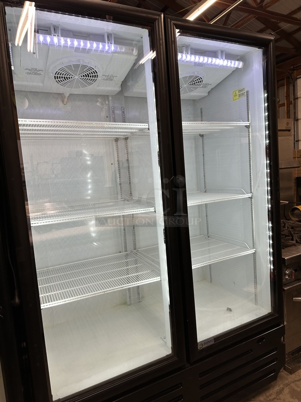 Imbera VRD43 ENERGY STAR Metal Commercial 2 Door Reach In Cooler Merchandiser w/ Poly Coated Racks. 115 Volts, 1 Phase. Tested and Powers On But Does Not Get Cold - Image 3 of 6