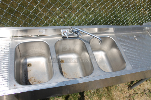 Krowne 18-63C Commercial Stainless Steel 3 Bay Sink With Left and Right Drainboards And Low Lead Faucet On Galvanized Legs. - Image 3 of 8
