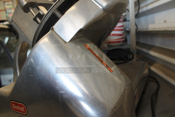 Berkel 909/1 Stainless Stel Commercial Countertop Meat Slicer. 115 Volts, 1 Phase. Tested and Working!  - Image 6 of 7