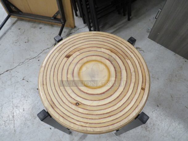 Wooden Seat On A Black Metal Holder. 2XBID - Image 3 of 3