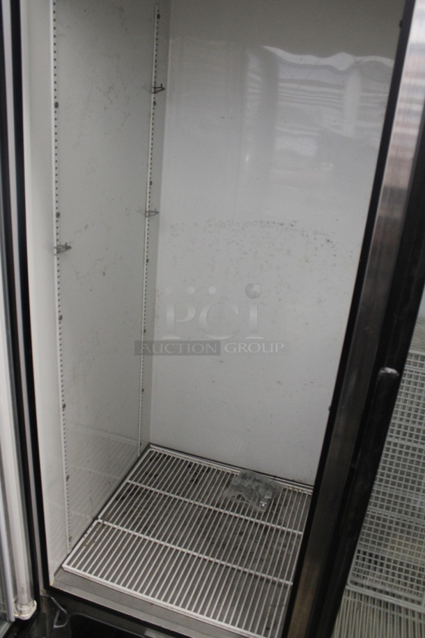 True GDM-72 Metal Commercial 3 Door Reach In Cooler Merchandiser w/ Poly Coated Racks. 115 Volts, 1 Phase. Tested and Working! - Image 6 of 9