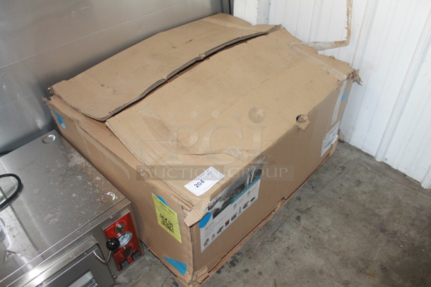 BRAND NEW IN BOX! Vollrath 407312 Stainless Steel Commercial Countertop Gas Powered Charbroiler Grill. Stock Picture Used As Galley Picture. Tested and Working! - Image 3 of 6