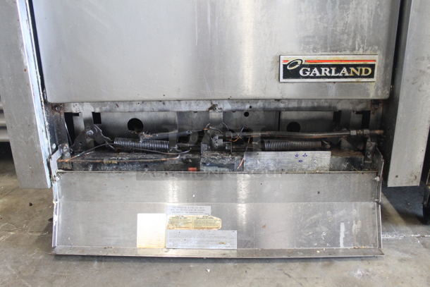 Garland M47R Stainless Steel Commercial Natural Gas Powered Flat Top Griddle w/ Oven, Over Shelf and Back Splash. - Image 8 of 9