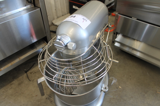 KitchenAid KSMC895CU Metal Commercial Countertop 8 Quart Planetary Dough Mixer w/ Stainless Steel Mixing Bowl, Bowl Guard, Whisk, Paddle and Dough Hook Attachments. 120 Volts, 1 Phase. Tested and Working! - Image 3 of 7