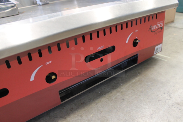 BRAND NEW SCRATCH AND DENT! Avantco 177CAG60MG Stainless Steel Commercial Countertop Natural Gas Powered Flat Top Griddle. - Image 3 of 5