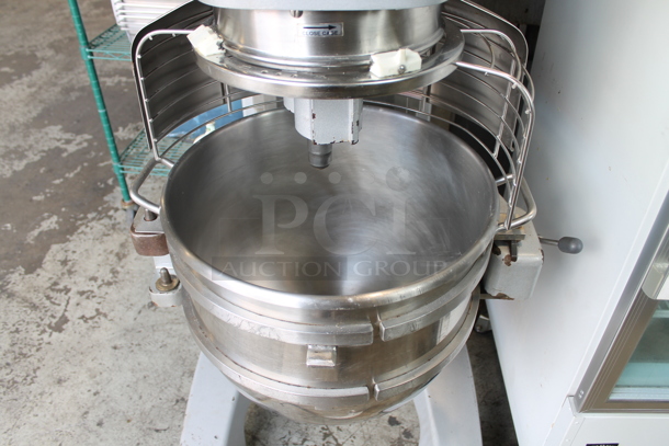 Hobart Legacy HL662 Metal Commercial Floor Style 60 Quart Planetary Dough Mixer w/ Stainless Steel Mixing Bowl, Dough Hook Attachment and Bowl Guard. 200-240 Volts. - Image 4 of 9