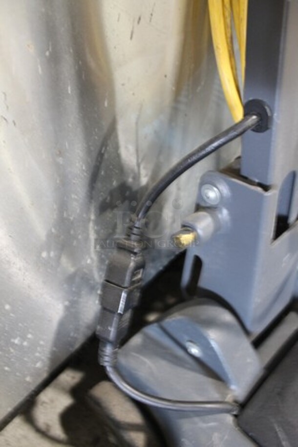 Nilfisk Advance Advolution 20XP Commercial Floor Buffer Burnisher. 208 Volts, 1 Phase. 24x32x45. Tested and Working! - Image 5 of 7