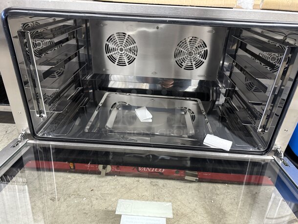 BRAND NEW SCRATCH AND DENT! Avantco 177CO38M Stainless Steel Commercial Countertop Electric Powered Convection Oven. 208/240 Volts, 1 Phase.  - Image 4 of 5