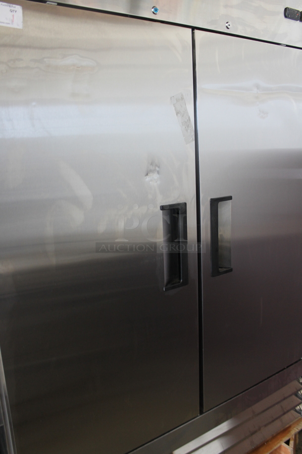 BRAND NEW SCRATCH AND DENT! Avantco 178A49RHC Stainless Steel Commercial  Two Door Reach In Cooler w/ Poly Coated Racks. 115 Volts, 1 Phase. Tested and Working! - Image 4 of 10