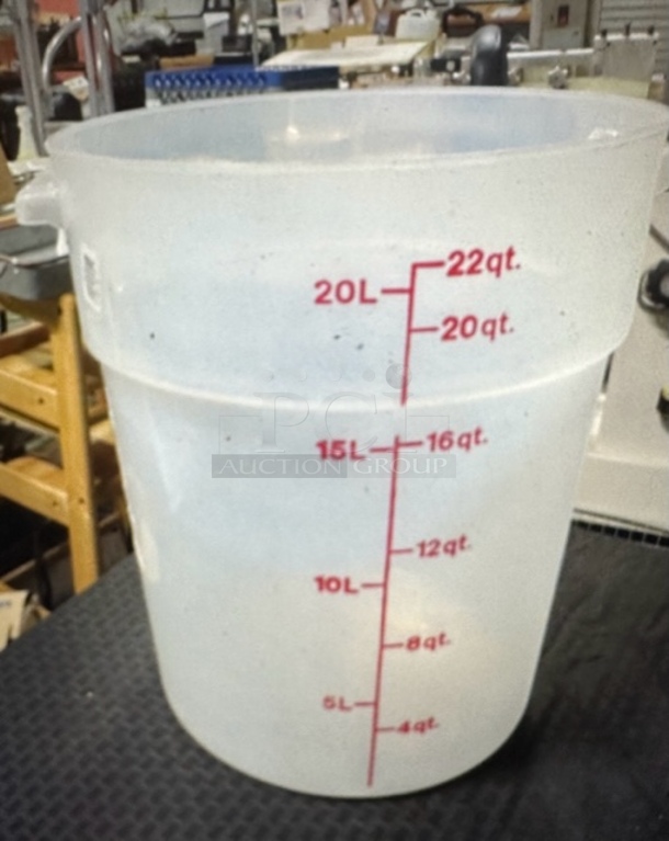 One 22 Quart Round Food Storage Container.  - Image 1 of 1