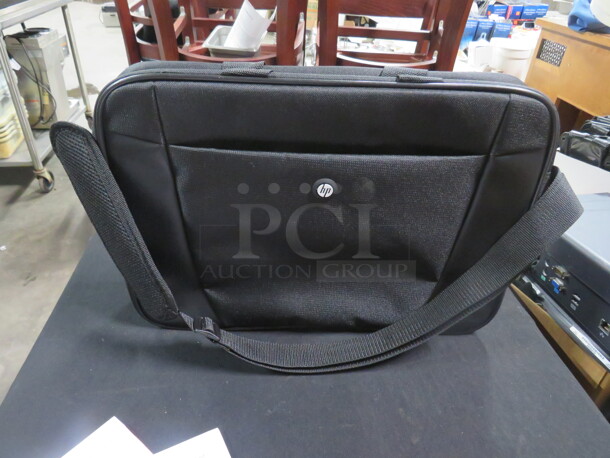 NEW HP Computer Essentials Top Load Carry Bag, With Shoulder Strap. Holds Up To A 15.6 Inch Laptop. 4XBID - Image 1 of 1