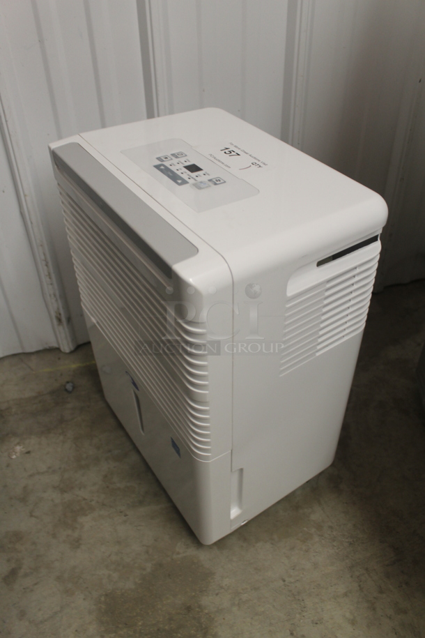 BRAND NEW SCRATCH AND DENT! Whynter RPD-421EW Whynter 40-Pint Portable Dehumidifier. 115V, 1 Phase. Tested And Working!  - Image 3 of 5