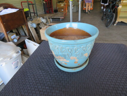 One Ceramic Pot.