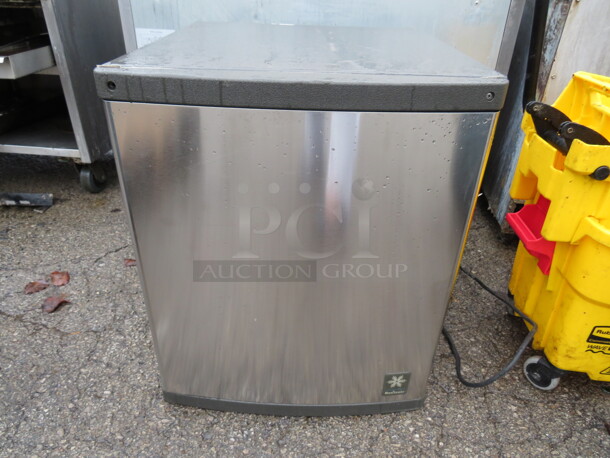 One Working Manitowic Ice Maker. Model# QYO424A. 115 Volt. 22X25X26.5 - Image 1 of 2