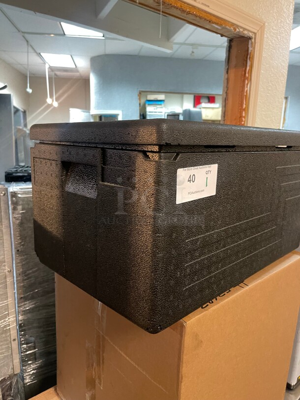 Clean! Cambro Cam GoBox® Black Top Loading EPP Insulated Food Pan Carrier - 8inch Deep Full-Size Pan Max Capacity  NSF - Image 3 of 7