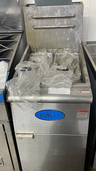 Natural Gas Deep Fryer 40lbs
used in the test Kitchen/ like new 