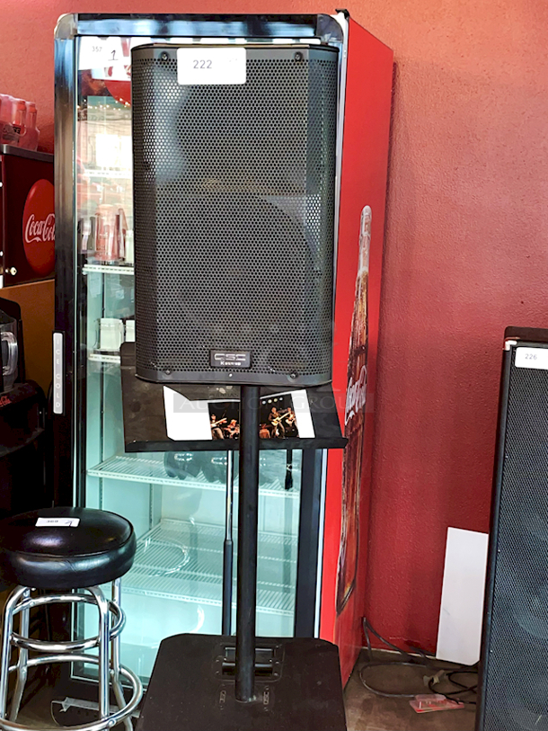 QSC K10 1000 W  90° Active 10" (250 mm) 2-way Loudspeaker. 100-240V ~ 2.3-1.1 A 50/60Hz 12.6" x 11.8" X 20.4" - Image 1 of 5