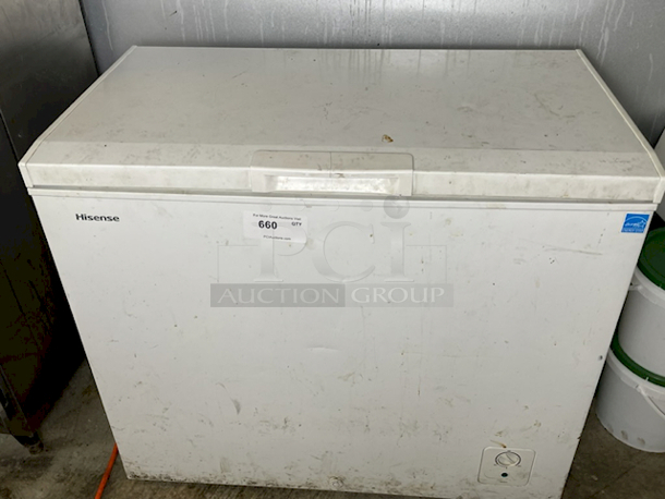 IN PERFECT WORKING ORDER!! Hisense FC72D6BWE 7.2 Cu. Ft. Energy Star® Freezer. Temperature Range 48F to -9F. 37.3 X 22 X 32.6 - Image 2 of 6