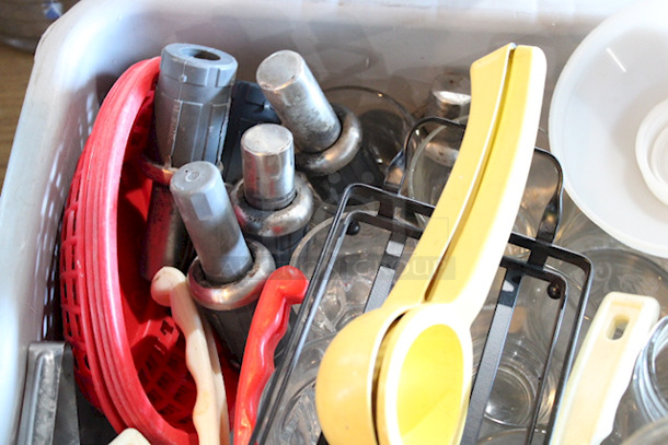 BUS TUB FULL OF MISC RESTAURANTWARE! - Image 6 of 12