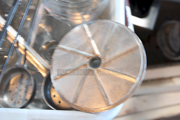 BUS TUB FULL OF MISC RESTAURANTWARE! - Image 9 of 12