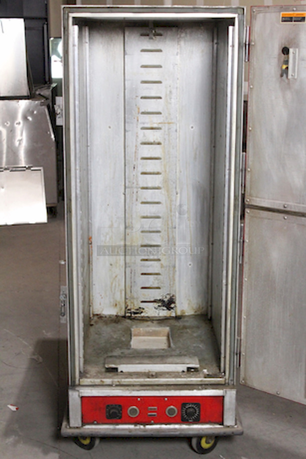 Cres Cor H-137-UA-12D Insulated Holding Cabinet Solid Dutch Doors - 120v on Commercial Casters.
Working Condition Unknown.
26x33x69-3/4 - Image 6 of 7
