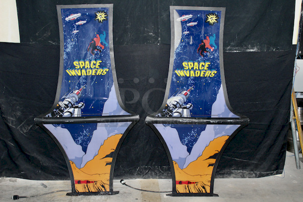 BEAUTIFUL! Yesco Space Invaders Electric Signs. Removed From The Cosmo. Tested. In Perfect Working Order. 
35-1/2x8x63-3/4
120v, 60hz, 1Amp
2x Your Bid - Image 2 of 4