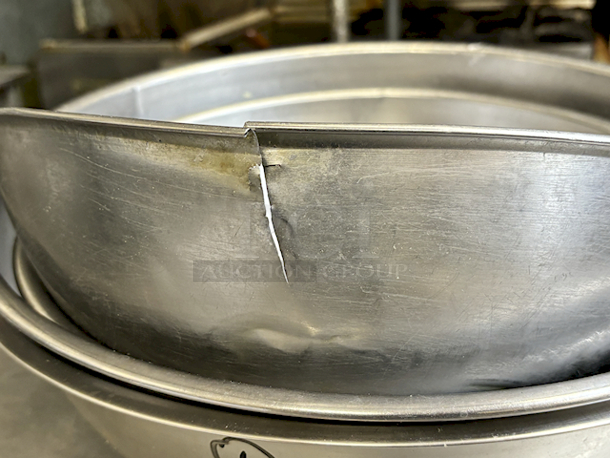 LARGE Mixing Bowls. 1 is Damaged. 4x your Bid - Image 4 of 4