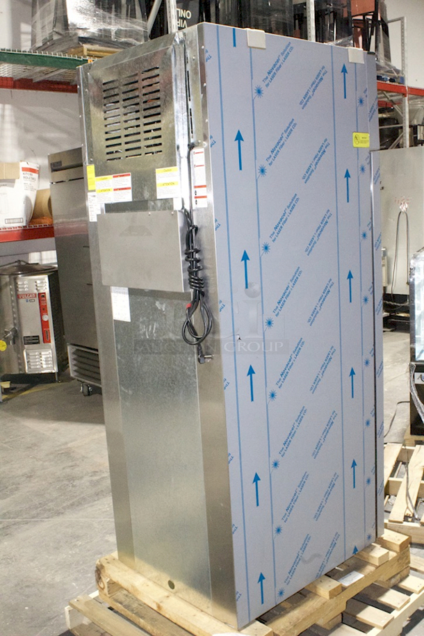 Brand NEW SCRATCH & DENT Beverage Air TMF1HC-1S 26" One Section Reach In Freezer, (1) Solid Door, 115v S/N: G22-000204. TESTED. WORKS. Fan sounds like it's rubbing on something.  - Image 5 of 8