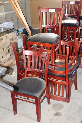  Set of 5 Slat Back Wood Chairs With Padded Seat. 5x Your Bid