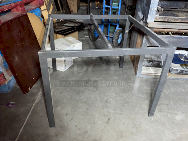 Metal Table Frame

40x40x30 - Image 4 of 5