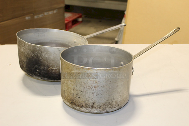 2 Aluminum Pots (1) 10-1/2x7; (1) 12x7. - Image 1 of 3