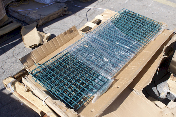 BRAND NEW SCRATCH & DENT! Regency NSF Mobile Green Wire Security Cage. 3x Your Bid - Image 3 of 7