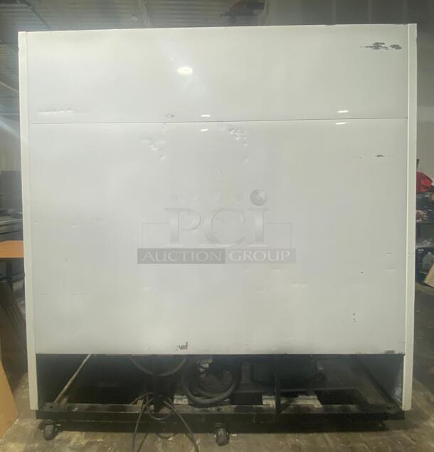 True GDM-72F 78" Three Section Display Freezer w/ Swing Doors - Bottom Mount Compressor
 - Image 4 of 4