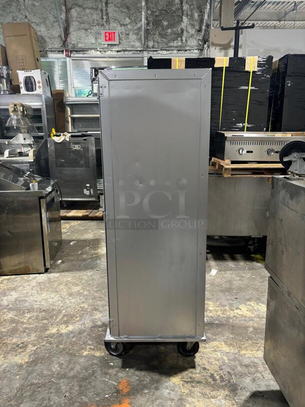 Lockwood Enclosed Transport Cabinet, Non-Insulated, Mobile, Full Height
 - Image 4 of 5