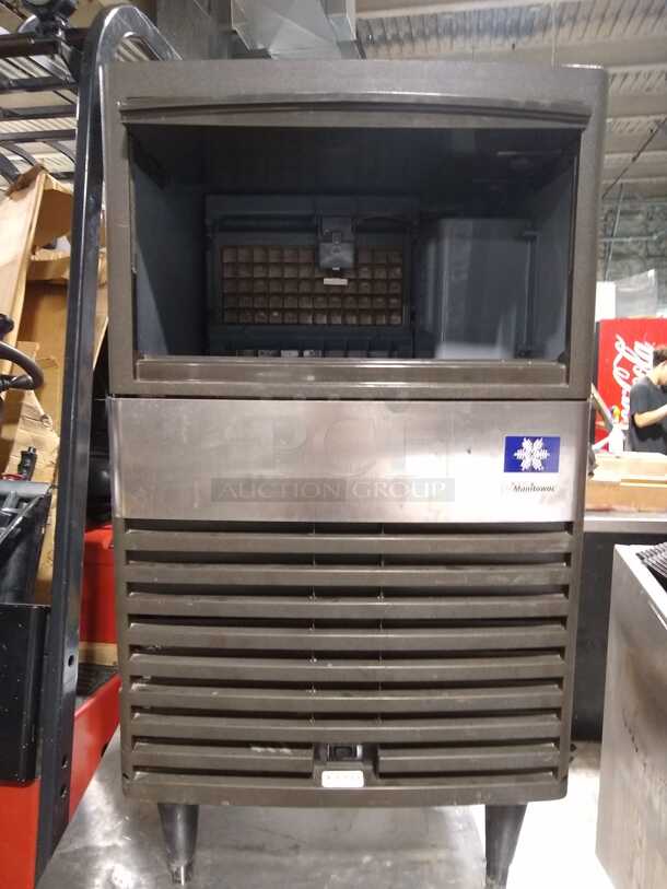Manitowoc Ice 19 11/16" W Full Cube NEO Undercounter Ice Machine - 102 lbs/day, Air Cooled
 - Image 1 of 6