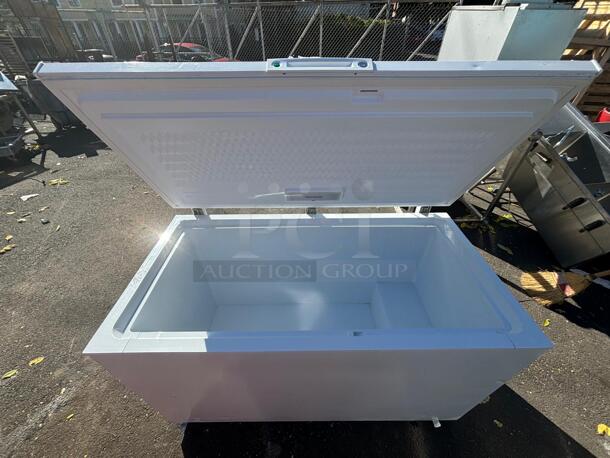 15 Cu. Ft. Chest Deep Freezer FFCL1542AW
 - Image 1 of 6